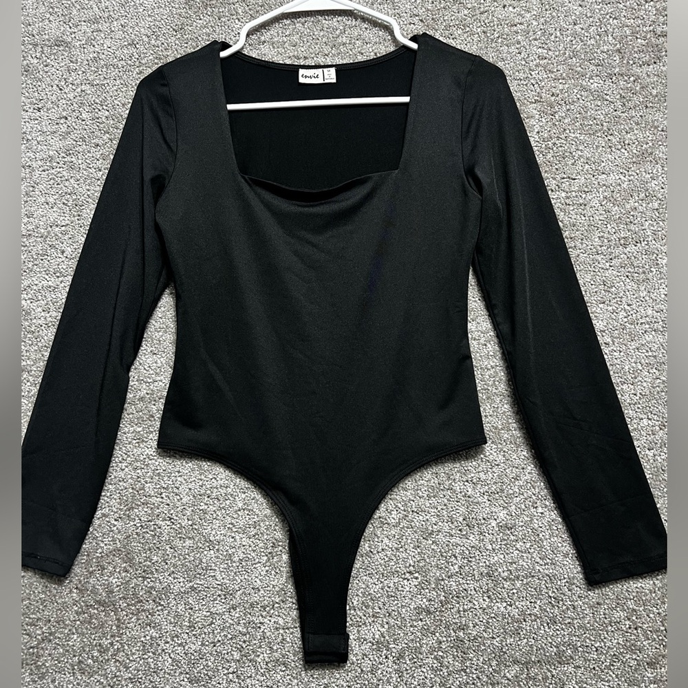 Envie Woman’s Long Sleeve Square Neck Fitted Body Suit Black Size Medium